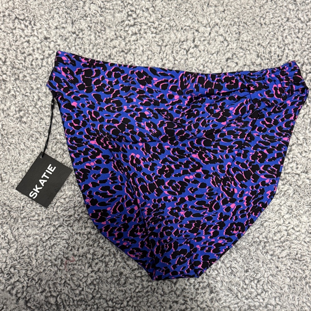 Brand New, Never Worn Skatie June Bottoms in Atomic Size L